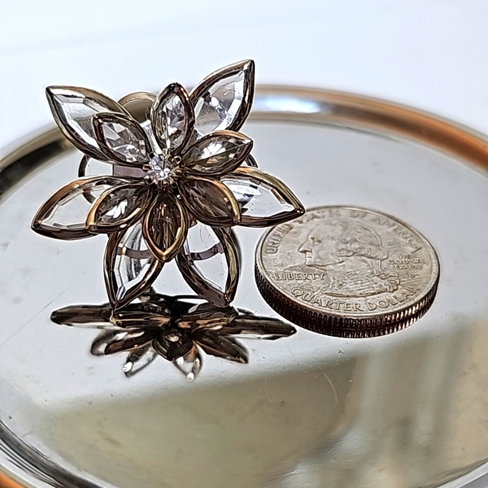 Clear Rhinestone Flowered Ring With Adjustable Silver Band. Size: OS - Picture 6 of 9